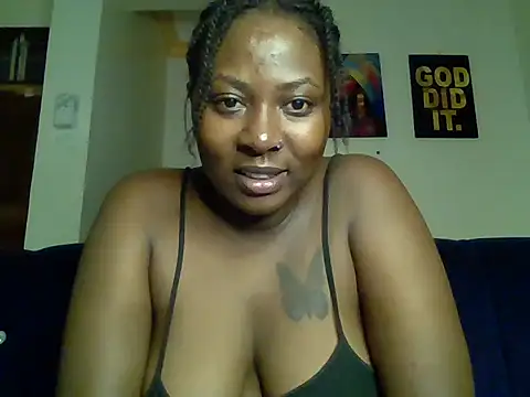 Snapshot of choco_dimples chatting on February 6, 11:30 pm choco dimples online show from February 6, 11:30 pm