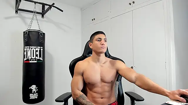 Snapshot of dan01_ chatting on February 28, 8:26 am dan01 online show from February 28, 8:26 am