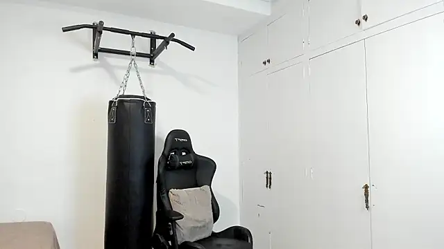 Snapshot of dan01_ chatting on March 19, 8:18 am dan01 online show from March 19, 8:18 am