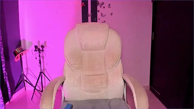 CandyLatinHott online show from October 12, 9:14 pm