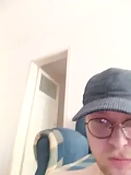 Snapshot of yigitht chatting on March 8, 11:14 am yigitht online show from March 8, 11:14 am