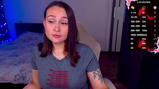 Snapshot of Cutie-Melanie chatting on November 9, 8:18 pm Cutie-Melanie online show from November 9, 8:18 pm