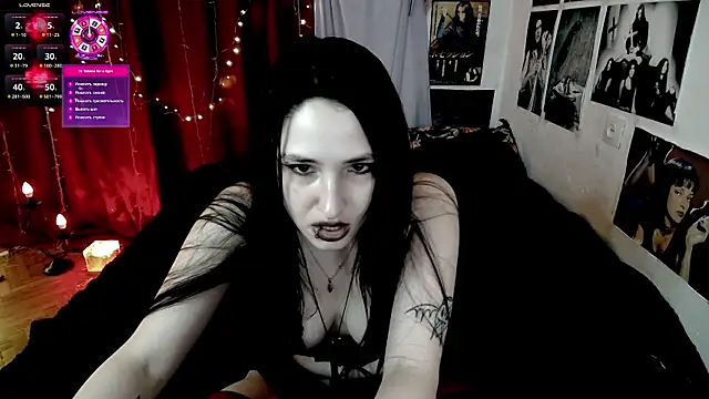 Snapshot of Tricky_Vicky666 chatting on April 10, 12:49 am Tricky Vicky666 online show from April 10, 12:49 am