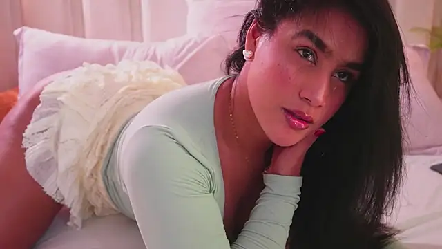 bonniekim  online show from February 5, 9:30 pm