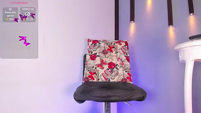 Snapshot of sweet_melody8 chatting on February 17, 9:52 pm sweet melody8 online show from February 17, 9:52 pm