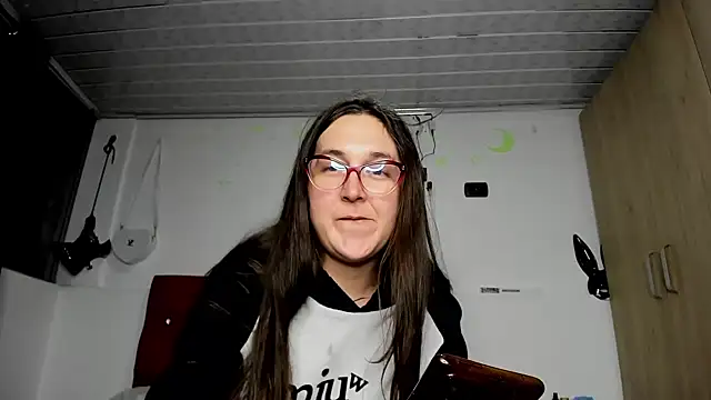 Sweet-Suck69 online show from January 2, 11:27 pm