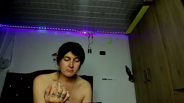 Sweet-Suck69 online show from January 6, 11:20 pm