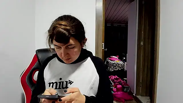 Sweet-Suck69 online show from February 19, 4:44 am