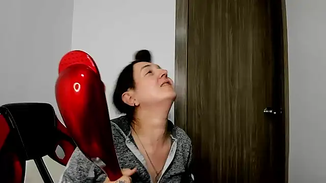 Sweet-Suck69 online show from February 20, 5:44 am