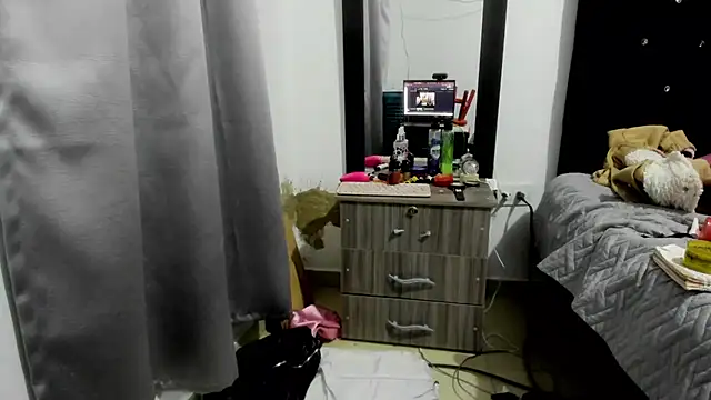 Snapshot of Sweet-Suck69 chatting on March 15, 12:27 am Sweet-Suck69 online show from March 15, 12:27 am