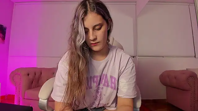 Giia paiige18 online show from January 11, 3:34 am