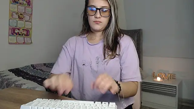 Giia paiige18 online show from March 21, 3:01 am