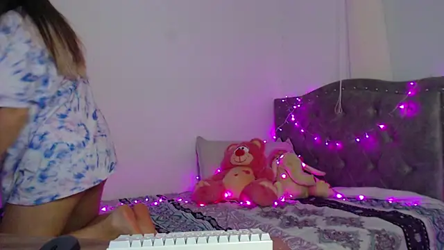 Giia paiige18 online show from March 22, 3:09 am