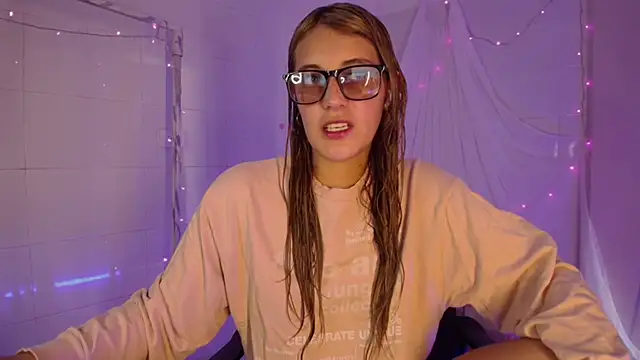 Giia paiige18 online show from November 19, 1:33 pm