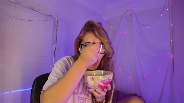 Giia paiige18 online show from December 18, 2:06 am