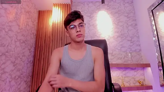 Snapshot of Gerony_ chatting on December 23, 5:05 am Gerony online show from December 23, 5:05 am