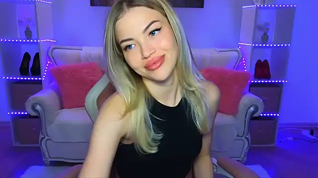 Snapshot of EmmyMills chatting on October 23, 9:24 pm EmmyMills online show from October 23, 9:24 pm