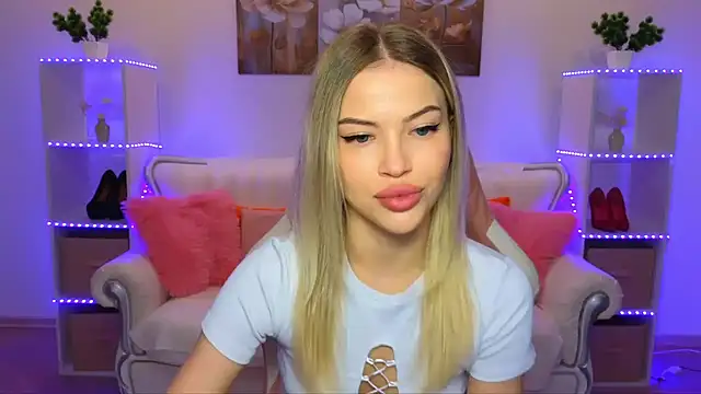 Snapshot of EmmyMills chatting on November 7, 11:38 pm EmmyMills online show from November 7, 11:38 pm