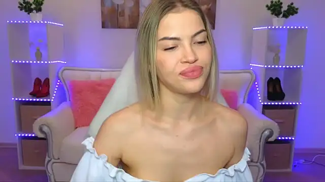 Snapshot of EmmyMills chatting on November 29, 2:09 pm EmmyMills online show from November 29, 2:09 pm