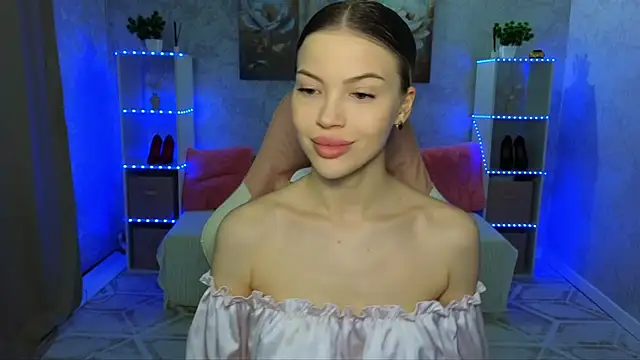 EmmyMills online show from February 1, 9:35 pm