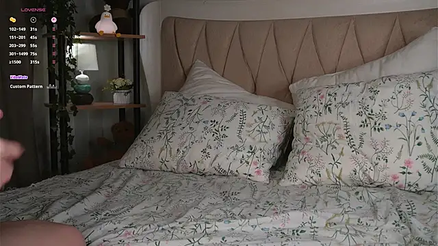 LillianLester online show from March 20, 4:18 am