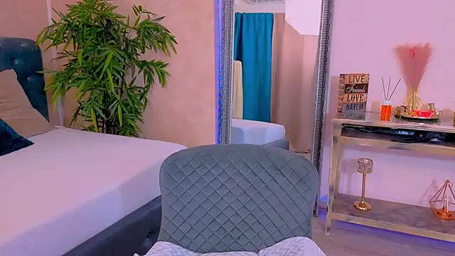 MichelleReys online show from November 7, 7:36 pm