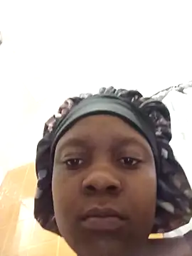 Snapshot of mloghyfsa chatting on December 2, 5:46 am mloghyfsa online show from December 2, 5:46 am