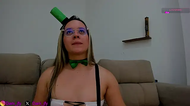 Snapshot of Dani_javi chatting on March 17, 10:24 pm Dani javi online show from March 17, 10:24 pm