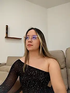 Snapshot of Dani_javi chatting on March 30, 10:33 pm Dani javi online show from March 30, 10:33 pm