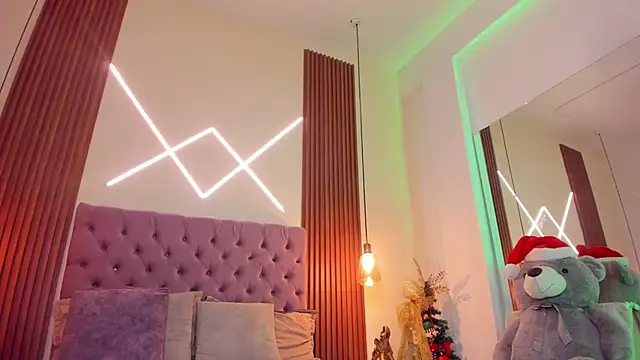 Sophia turneer online show from December 18, 1:33 am