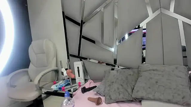 Catherinee69 x online show from December 15, 7:35 am