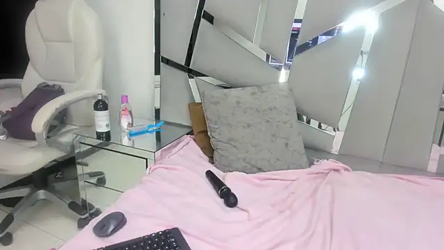 Catherinee69 x online show from December 23, 9:49 am