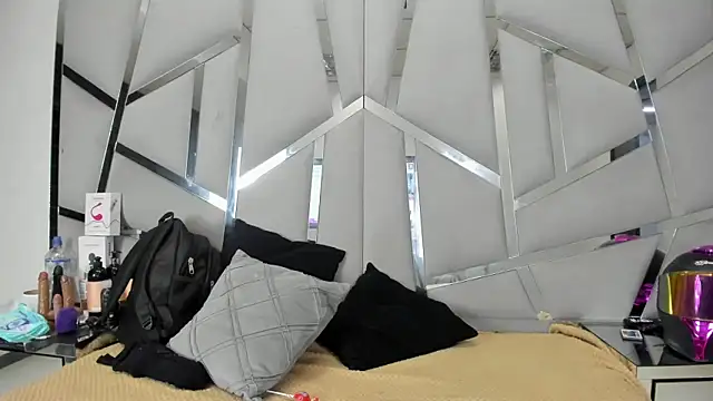 Snapshot of Catherinee69_x chatting on May 24, 3:22 am Catherinee69 x online show from May 24, 3:22 am