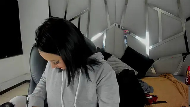 Snapshot of Catherinee69_x chatting on July 22, 4:26 am Catherinee69 x online show from July 22, 4:26 am