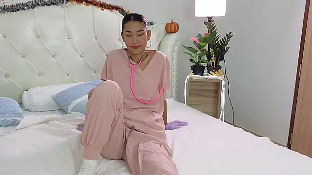 Snapshot of iwantbee chatting on October 31, 2:01 am iwantbee online show from October 31, 2:01 am