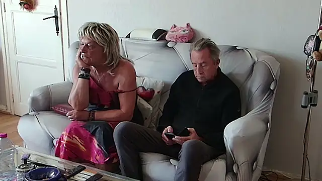 Snapshot of Anjela30 chatting on March 21, 9:14 am Anjela30 online show from March 21, 9:14 am