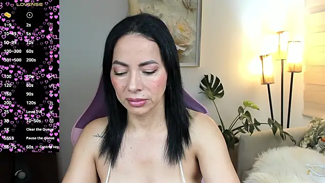 Snapshot of veronika_naughty chatting on March 27, 3:45 pm veronika naughty online show from March 27, 3:45 pm