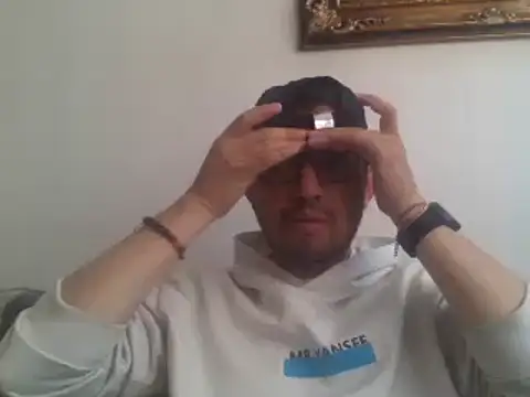 Diptongo online show from December 5, 3:17 pm