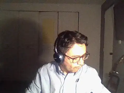 Snapshot of Diptongo chatting on November 27, 11:18 pm Diptongo online show from November 27, 11:18 pm