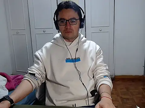 Snapshot of Diptongo chatting on December 13, 11:10 pm Diptongo online show from December 13, 11:10 pm