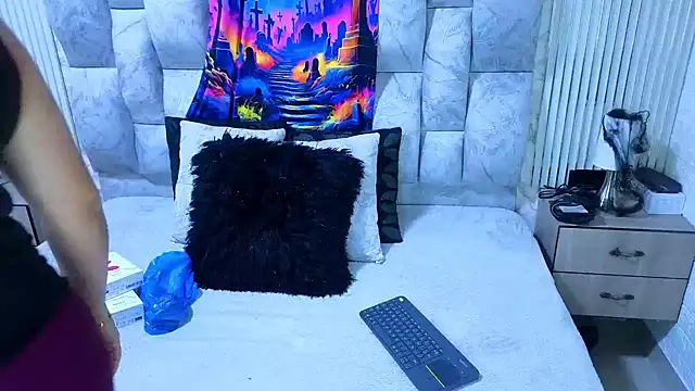 charlotte  G online show from October 18, 11:00 am