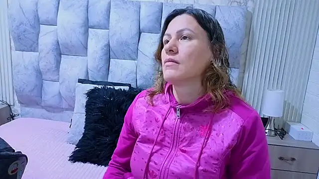 charlotte  G online show from November 6, 11:33 am