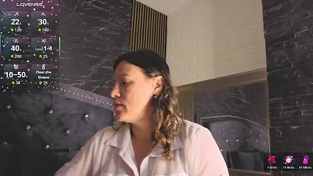 charlotte  G online show from December 20, 10:11 am