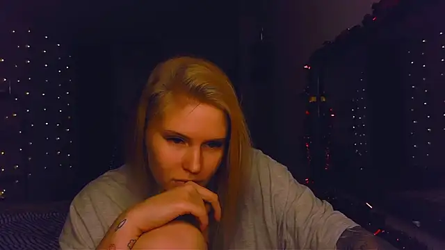 VoluptuousDreams online show from December 6, 5:44 pm