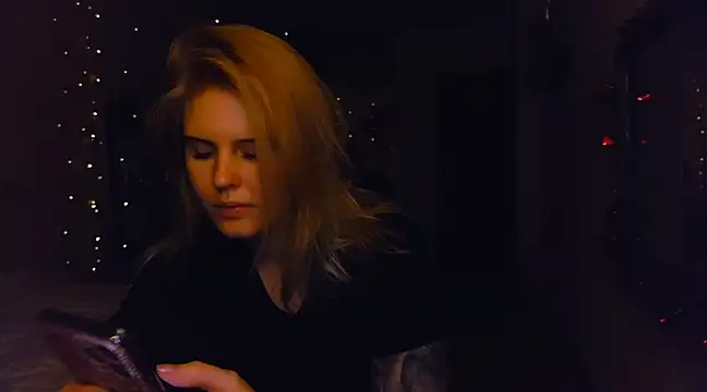 VoluptuousDreams online show from December 16, 6:16 pm