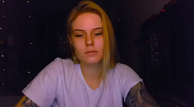 VoluptuousDreams online show from December 19, 1:18 pm