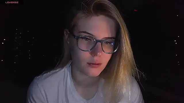 VoluptuousDreams online show from January 6, 3:51 pm