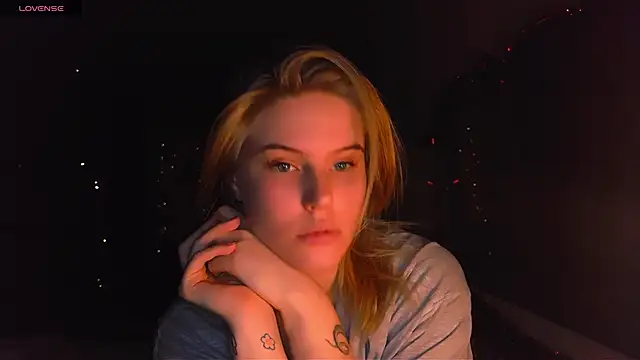 VoluptuousDreams online show from January 10, 8:59 pm