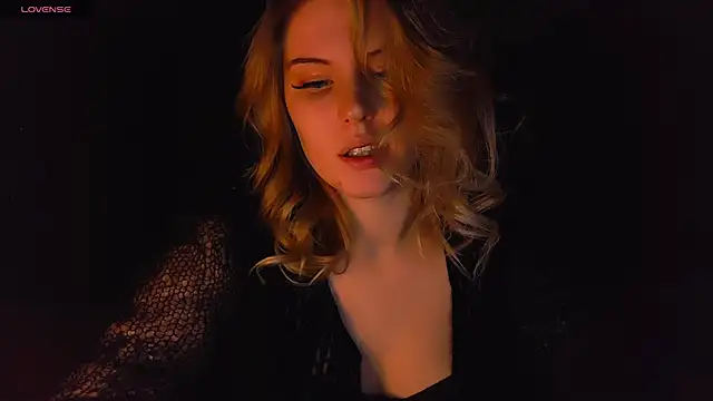 VoluptuousDreams online show from February 16, 7:05 pm