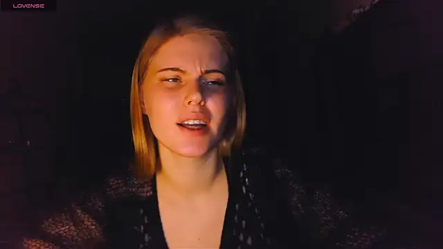 VoluptuousDreams online show from March 2, 5:25 pm